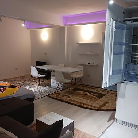 Ferienwohnung Myky Mouse Nu Primesc Santieristi Si Petrecareti Bukarest Exterior foto