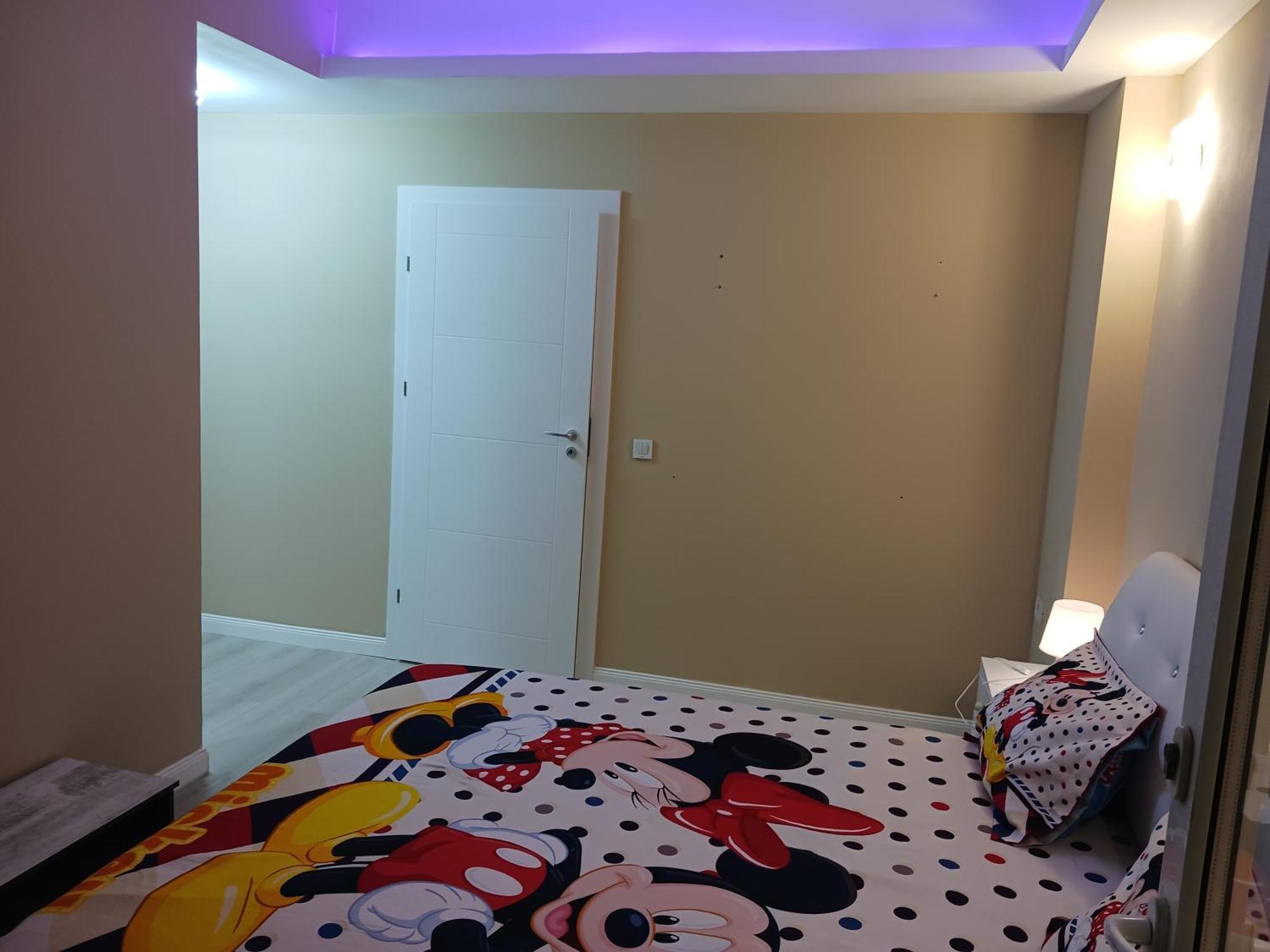 Ferienwohnung Myky Mouse Nu Primesc Santieristi Si Petrecareti Bukarest Exterior foto